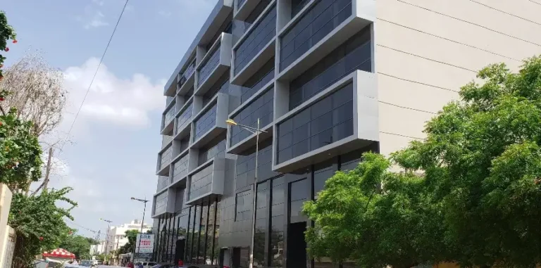 Point e, quartier de dakar, immeuble moderne